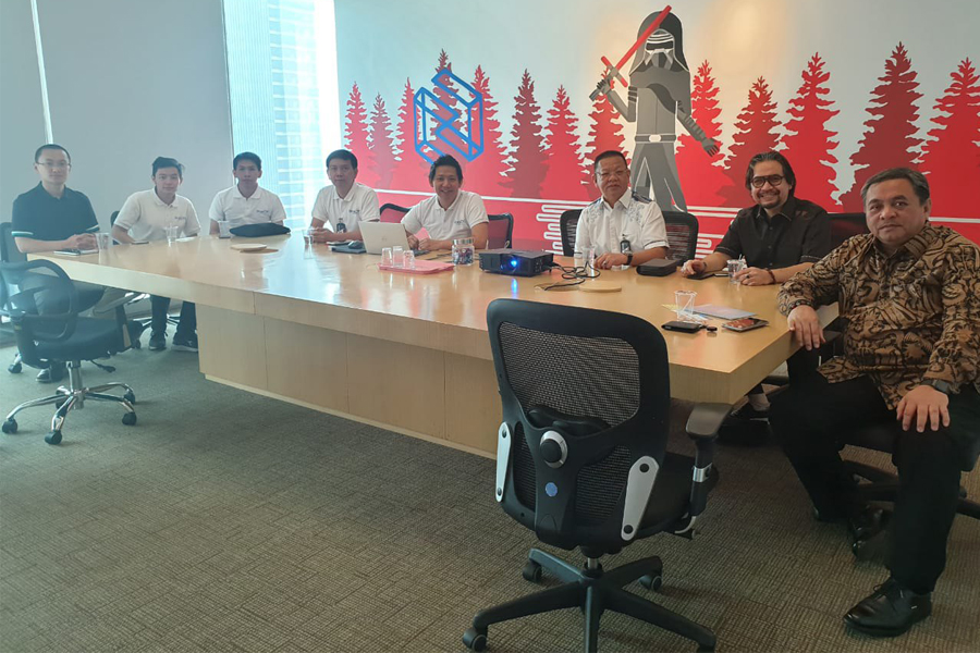 Mr. Charles Joseph (Co-founder & COO), Mr. Suisen Kicosuanto (Co-founder & CTO), and team present BlooCYS Project to Mr.Bernardino (Head of Permanent Committee for Asia Pacific) and Michael Li